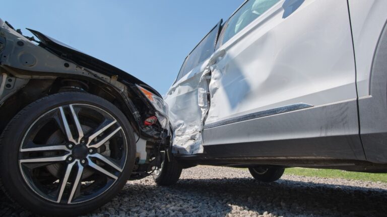 cars were wrecked in a traffic accident